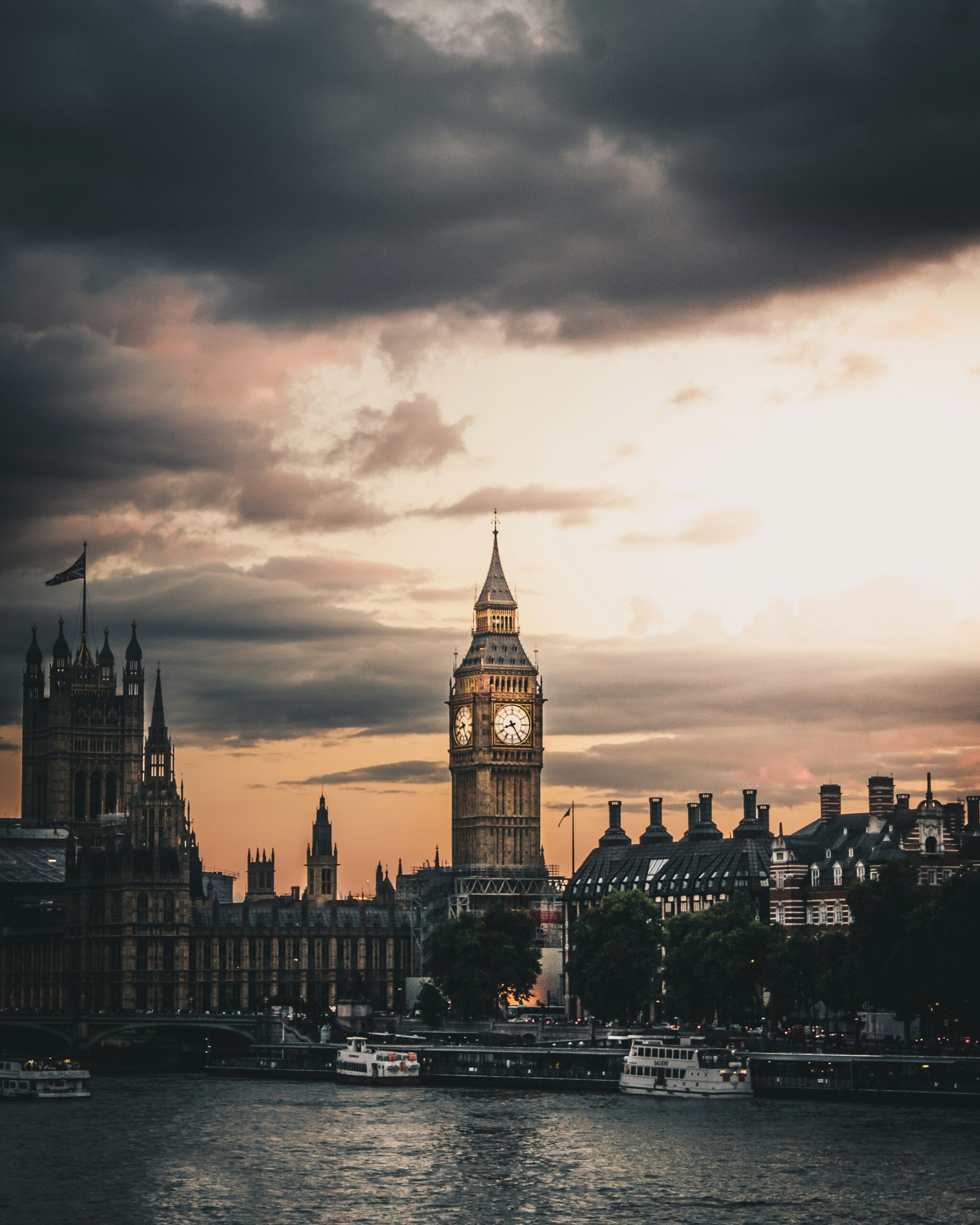 luke-stackpoole-mOEqOtmuPG8-unsplash A photo of Big Ben and the houses of Parliament