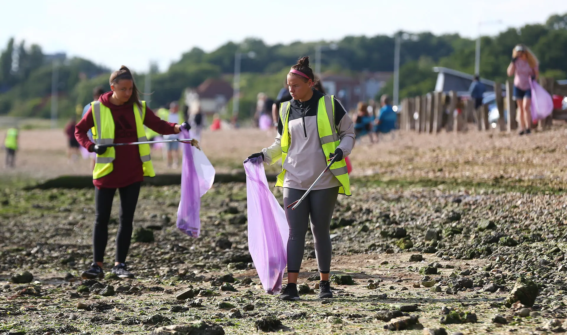 sustainable-saints-saints-players-kirsty-whitton-and-shannon-sievwright